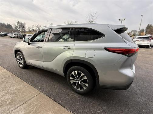 2021 Toyota Highlander Hybrid XLE