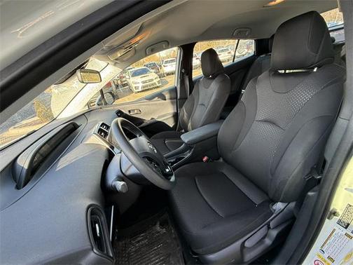 2022 Toyota Prius LE