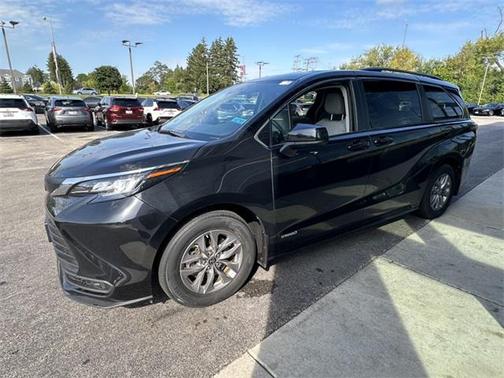 2021 Toyota Sienna LE