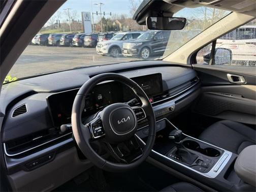 2025 Kia Carnival LXS