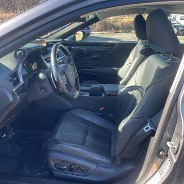 2019 Lexus ES 300h Luxury