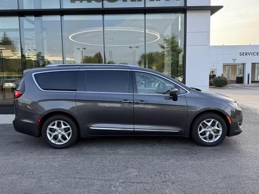 2018 Chrysler Pacifica Touring-L