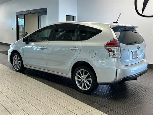 2017 Toyota Prius v Five