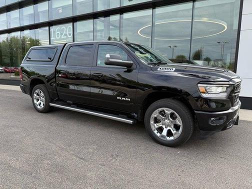 Diamond Black Crystal Pearlcoat 2022 RAM 1500 Big Horn/Lone Star