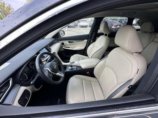 2022 INFINITI QX50 LUXE AWD
