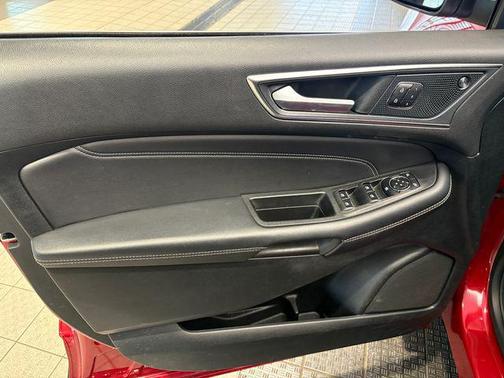 Rapid Red Metallic Tinted Clearcoat 2024 Ford Edge Titanium