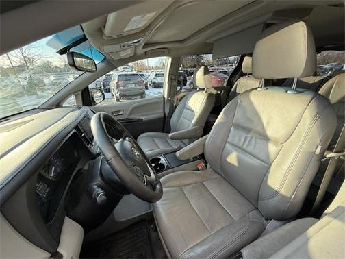 2017 Toyota Sienna XLE Premium