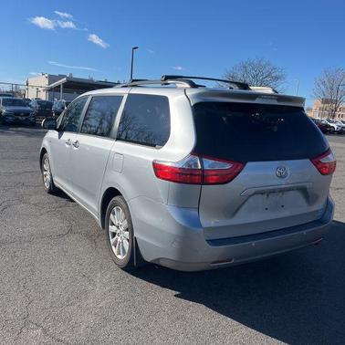2017 Toyota Sienna XLE Premium