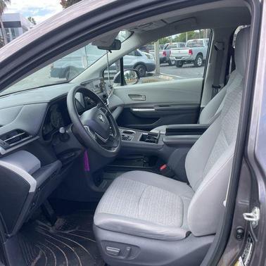 2021 Toyota Sienna LE