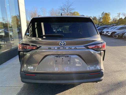 2021 Toyota Sienna LE