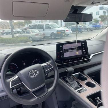 2021 Toyota Sienna LE