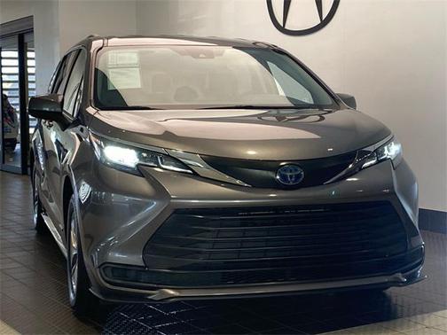 2021 Toyota Sienna LE