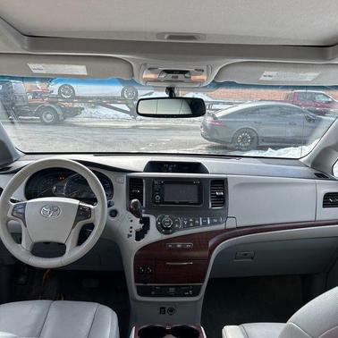 2014 Toyota Sienna XLE