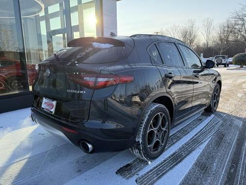 2018 Alfa Romeo Stelvio Sport