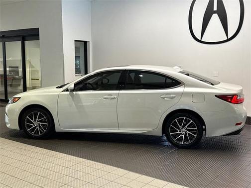 Eminent White Pearl 2016 Lexus ES 350 Base