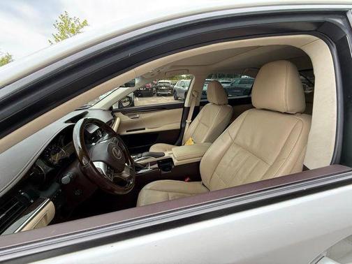 Eminent White Pearl 2016 Lexus ES 350 Base