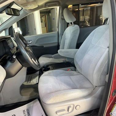 2020 Toyota Sienna LE