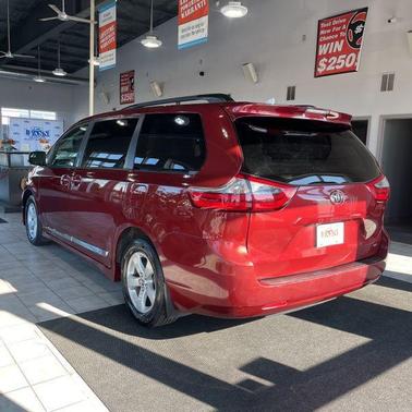 2020 Toyota Sienna LE