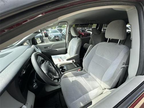 2020 Toyota Sienna LE