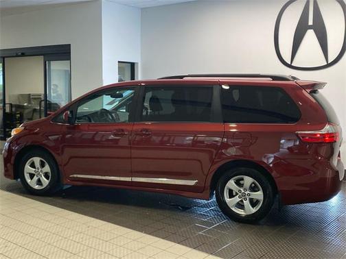 2020 Toyota Sienna LE