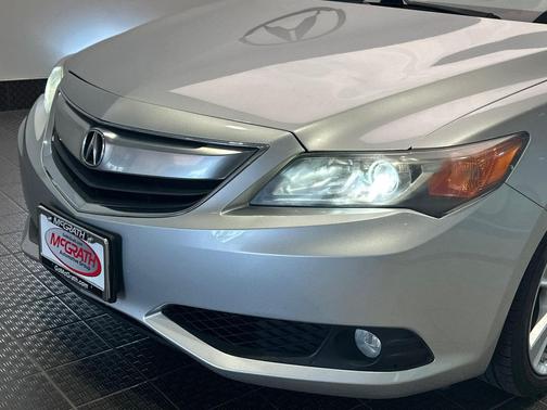 Silver Moon 2014 Acura ILX 2.0L Technology