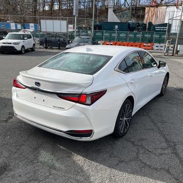 2022 Lexus ES 300h Base