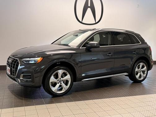 Manhattan Gray Metallic 2021 Audi Q5 45 Prestige