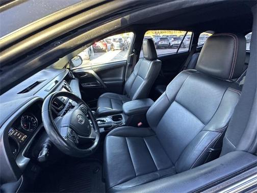 2018 Toyota RAV4 Hybrid SE