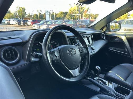 2018 Toyota RAV4 Hybrid SE