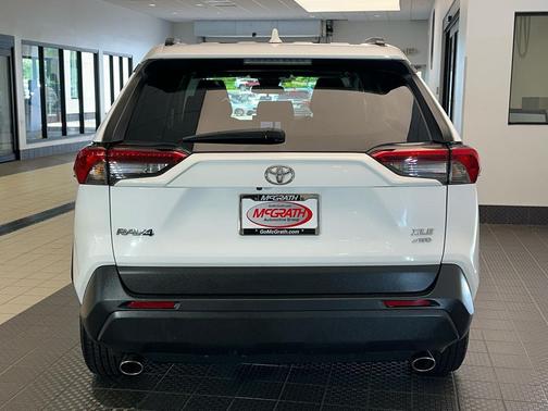 Super White 2019 Toyota RAV4 XLE
