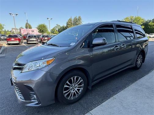 2019 Toyota Sienna XLE