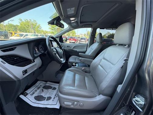 2019 Toyota Sienna XLE