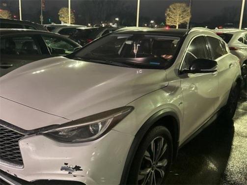 2017 INFINITI QX30 Premium