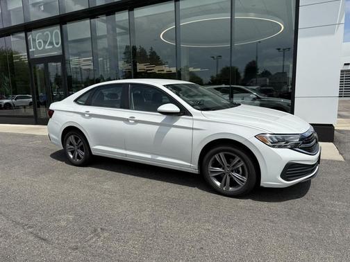 Opal White Pearl 2023 Volkswagen Jetta 1.5T SE