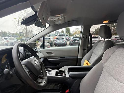 2023 Toyota Sienna LE