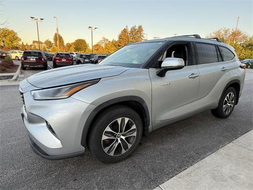 2021 Toyota Highlander Hybrid XLE
