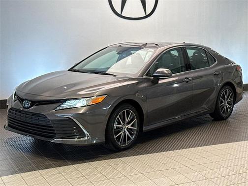 2022 Toyota Camry Hybrid XLE