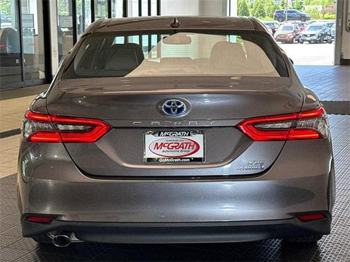 2022 Toyota Camry Hybrid XLE