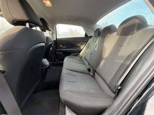 2021 Hyundai ELANTRA SE