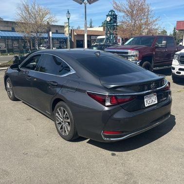 2022 Lexus ES 300h Base