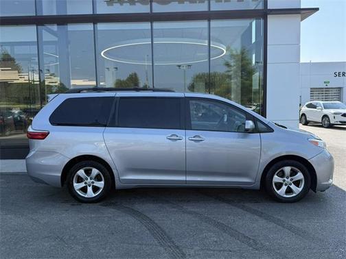 2015 Toyota Sienna LE