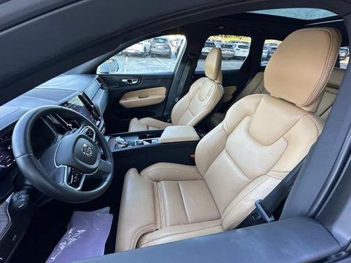 2022 Volvo XC60 B6 Inscription