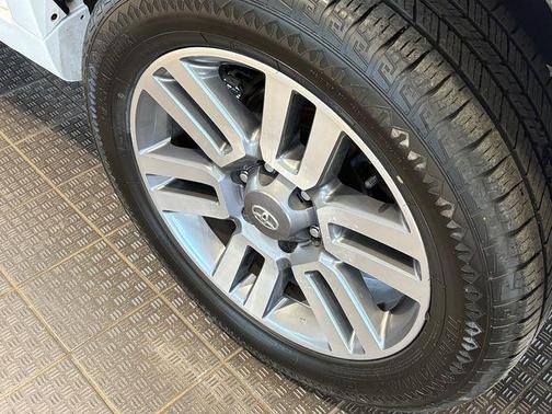 Blizzard Pearl 2022 Toyota 4Runner TRD Sport