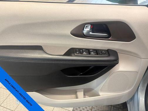 Silver Mist Clearcoat 2023 Chrysler Voyager LX