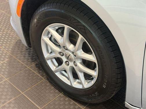 Silver Mist Clearcoat 2023 Chrysler Voyager LX