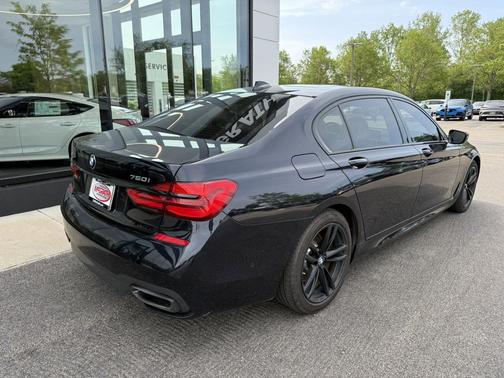 Black Sapphire Metallic 2020 BMW 750 i xDrive