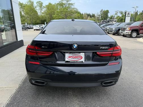 Black Sapphire Metallic 2020 BMW 750 i xDrive