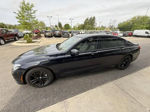 Black Sapphire Metallic 2020 BMW 750 i xDrive