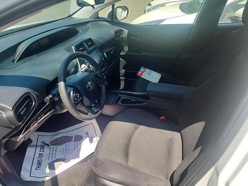 2022 Toyota Prius LE