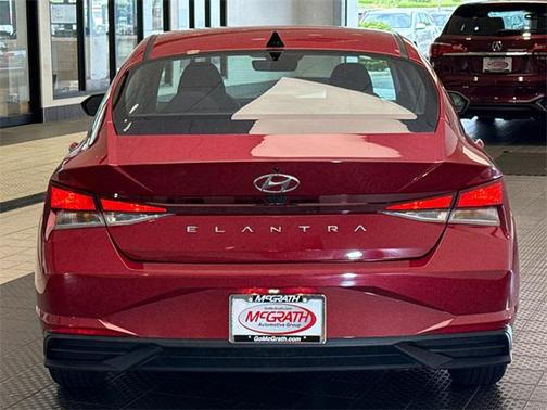 2022 Hyundai ELANTRA SE